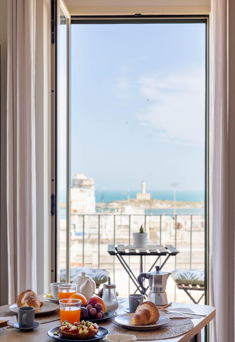La colazione di VIESTHOUSE B&B