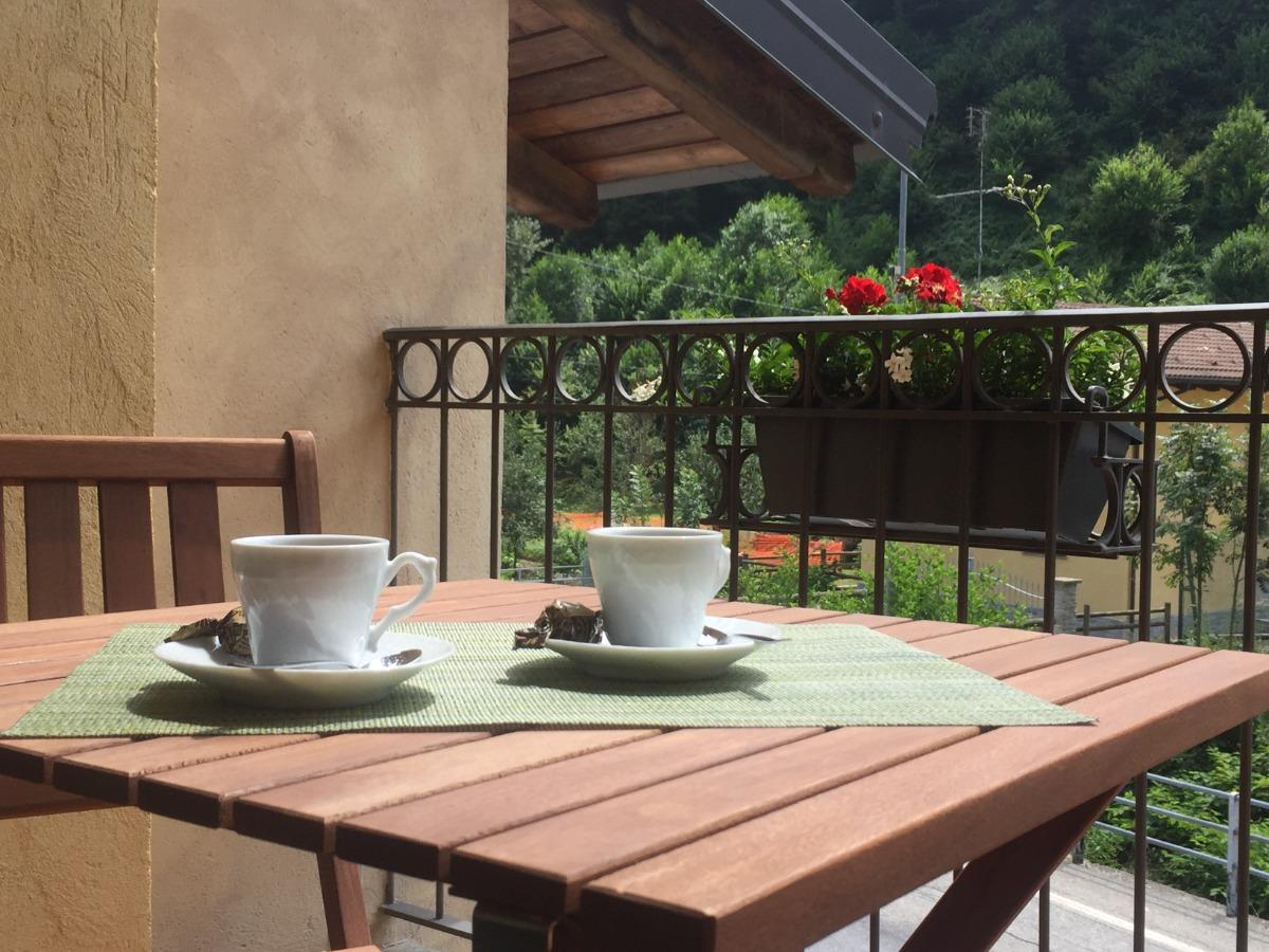 Caffè sulla piccola terrazza