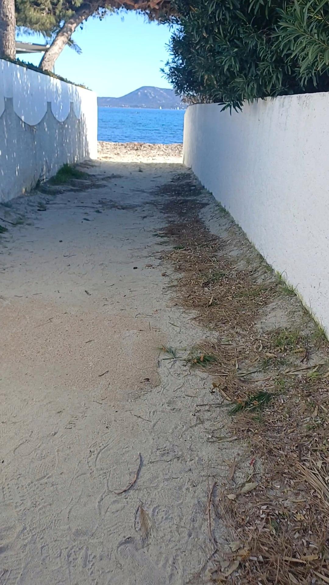 Pellicano Beach (10 minutes by car)