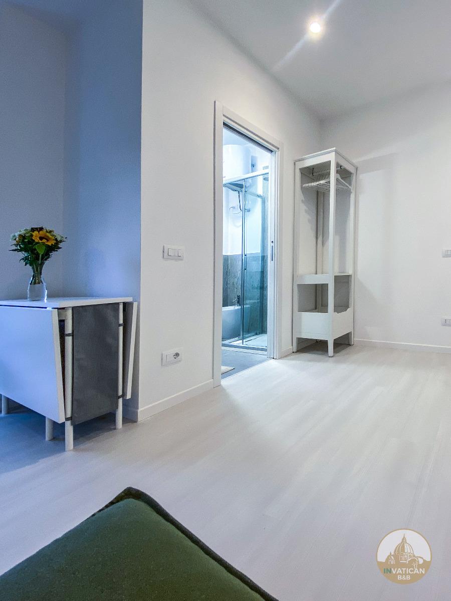 Ingresso con appendi abiti B&B inVatican