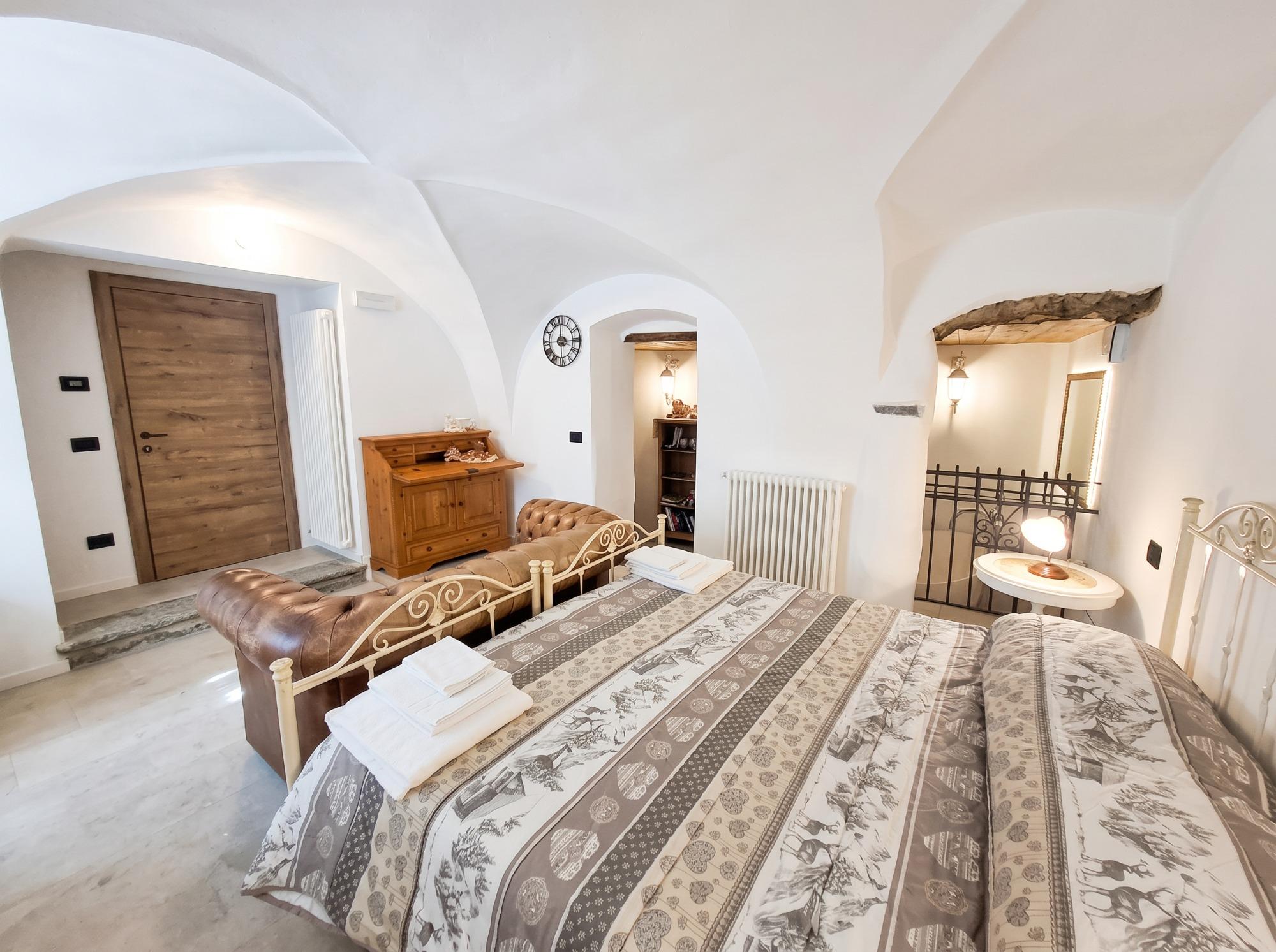 LA SUITE DELLLE SCUDERIE CON VASCA FEESTANDING DI CASA BERNARDI