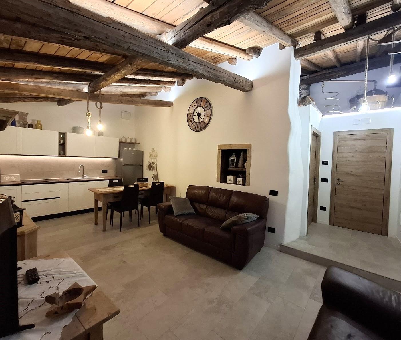 LE SCUDERIE soggiorno con angolo cottura