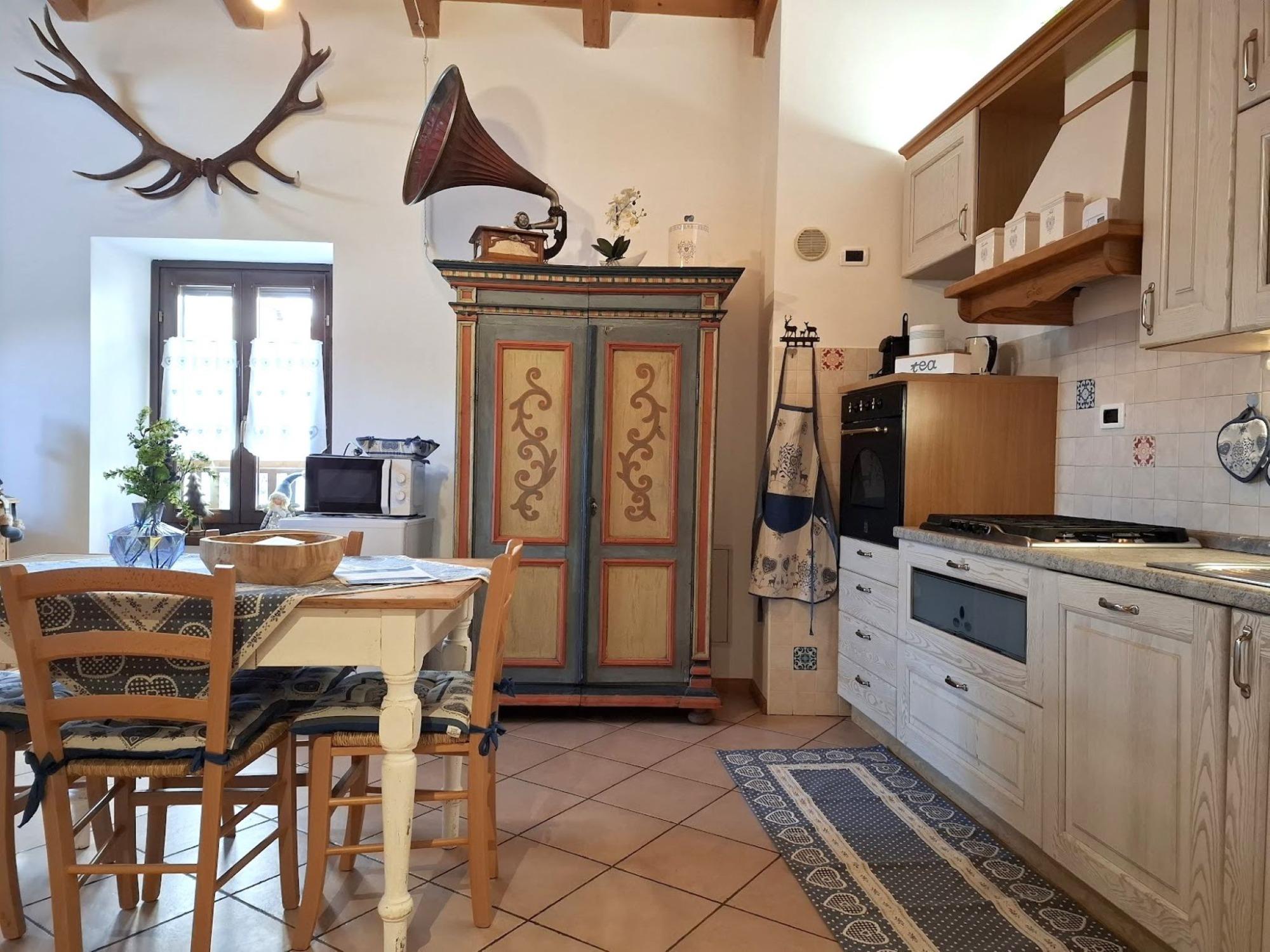 Soggiorno con tavolo da pranzo