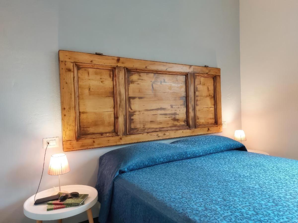 HAPPY LUCCA : CAMERA3 MATRIMONIALE CON BAGNO INTERNO CON DOCCIAH PRIVATE BATHROOM ENSUITE