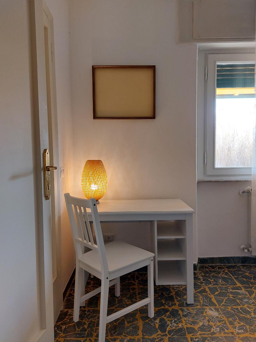 HAPPY LUCCA : CAMERA 1 SCRIVANIA