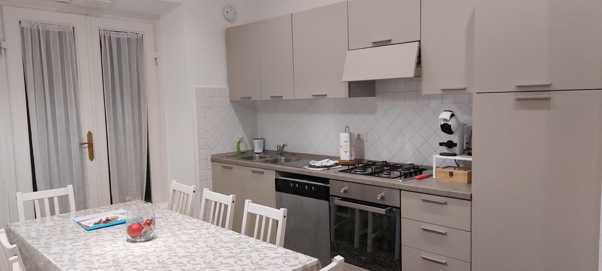 HAPPY LUCCA: CUCINA E SALOTTO CON SMART TV