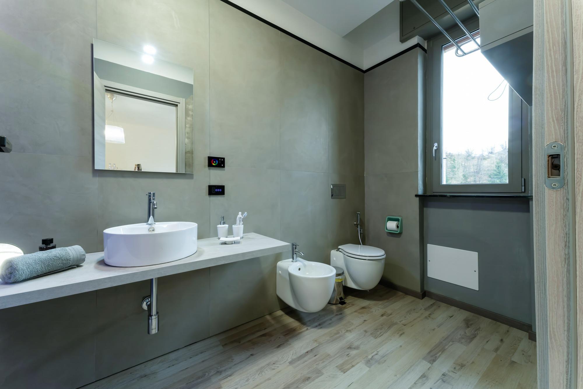 Bagno camera 4 matrimoniale con bagno privato e balcone