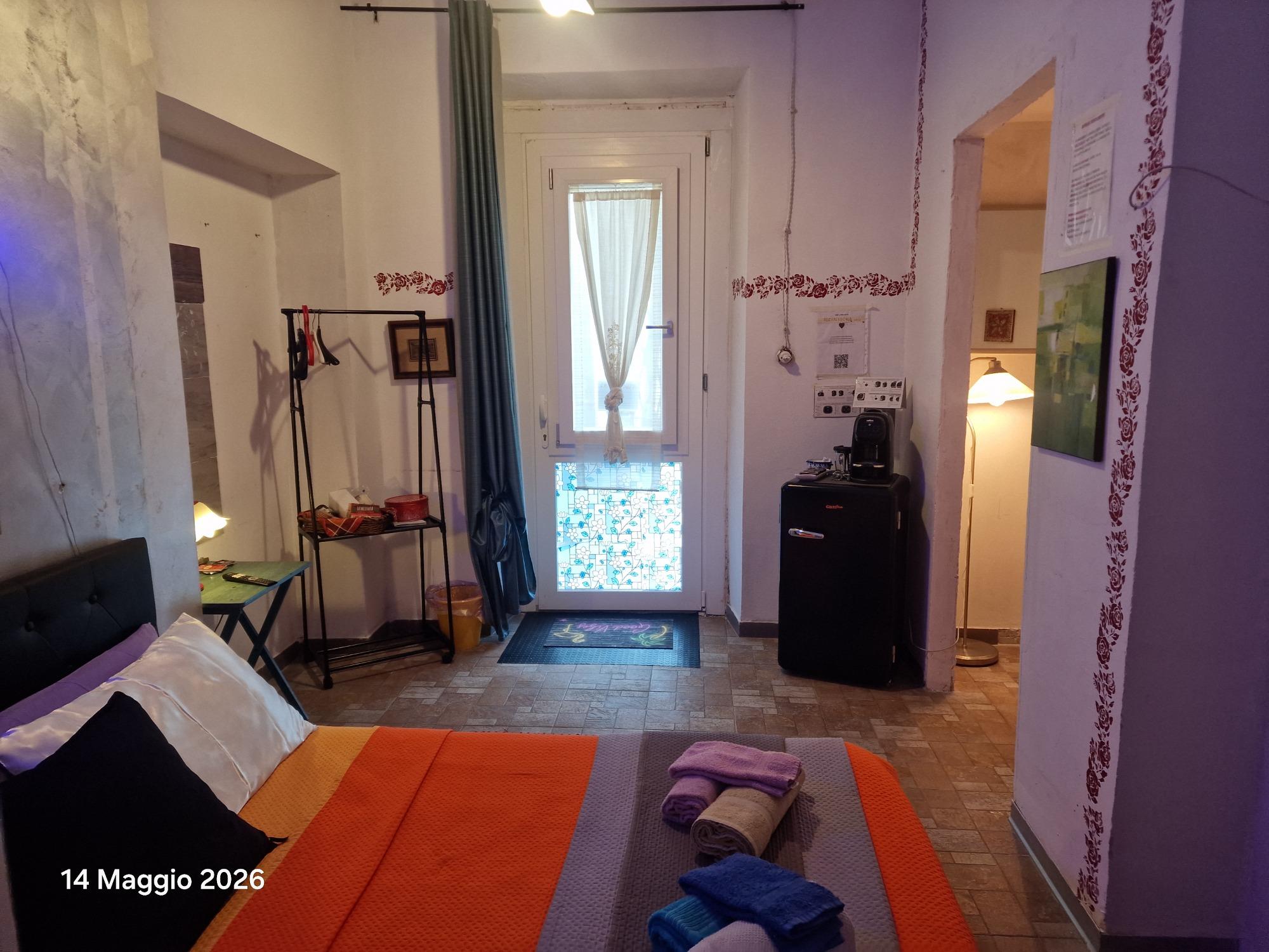 Camera e zona colazione e studio