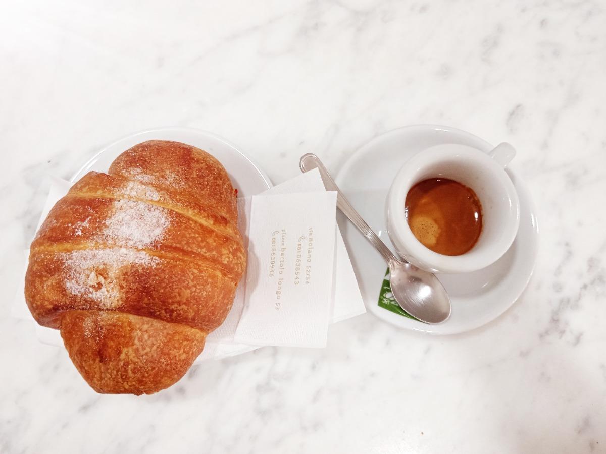 La colazione di ROSA ROOMS POMPEI