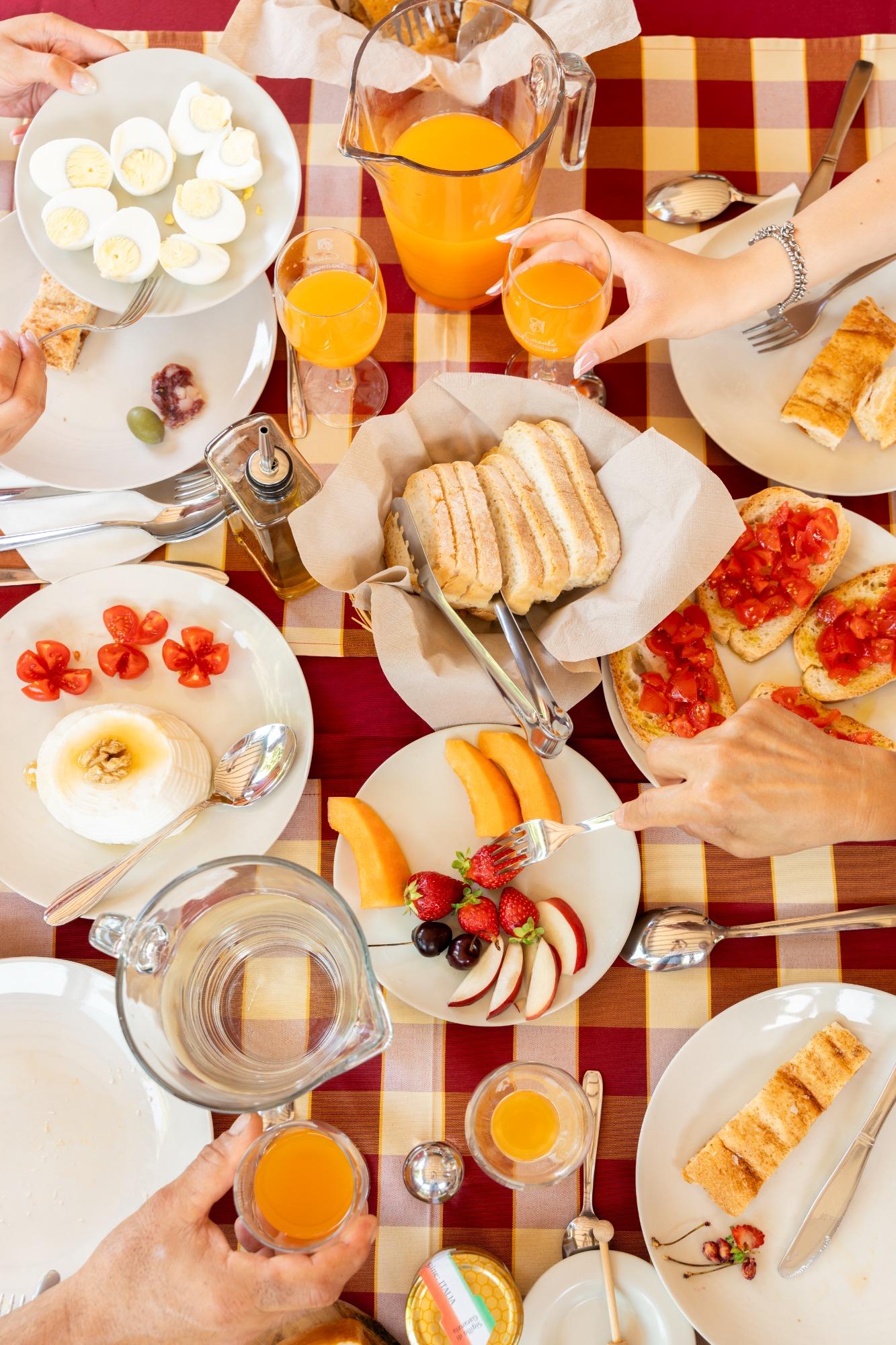La colazione di B&B CASALE ANSAMAGI