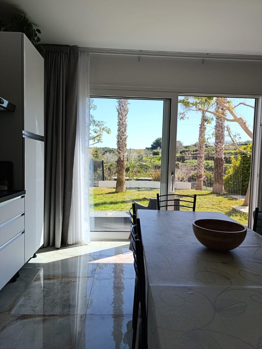 Zona giorno e angolo cottura