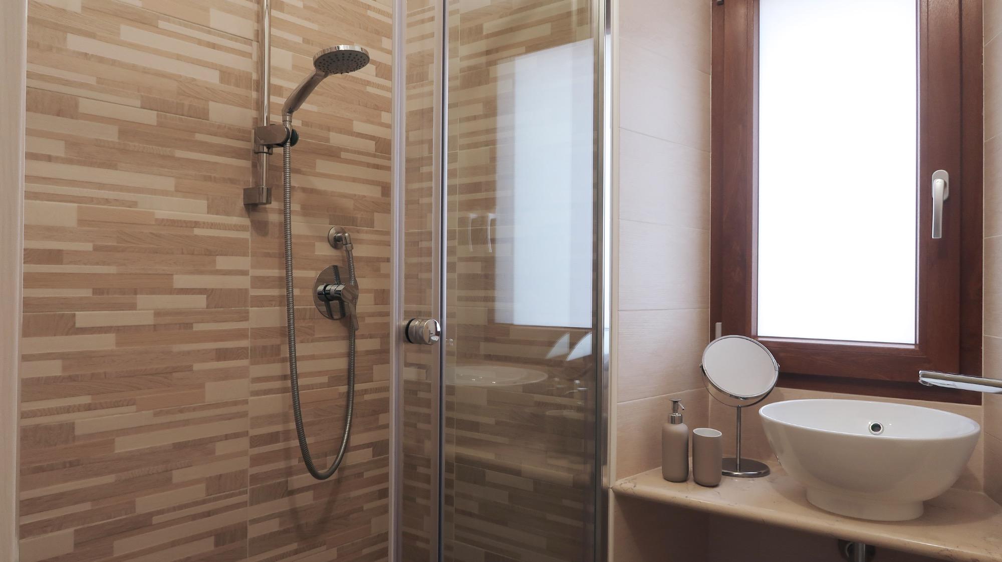 Bagno con doccia - Primo piano