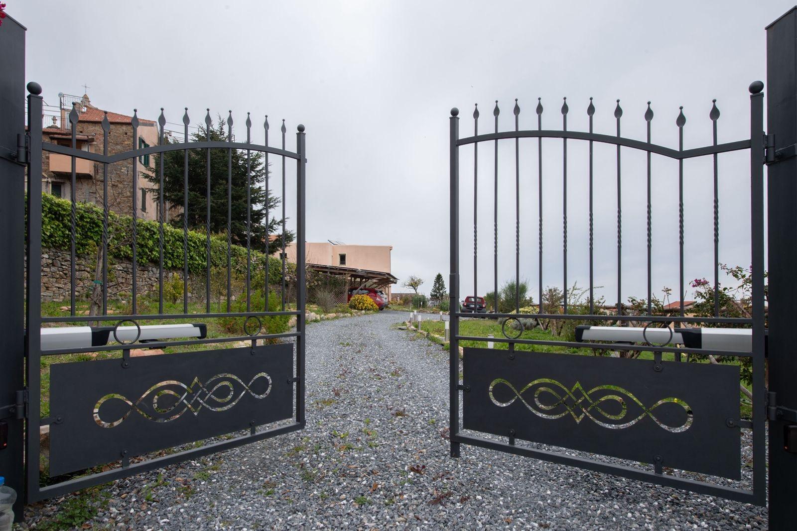 entrata carrabile struttura