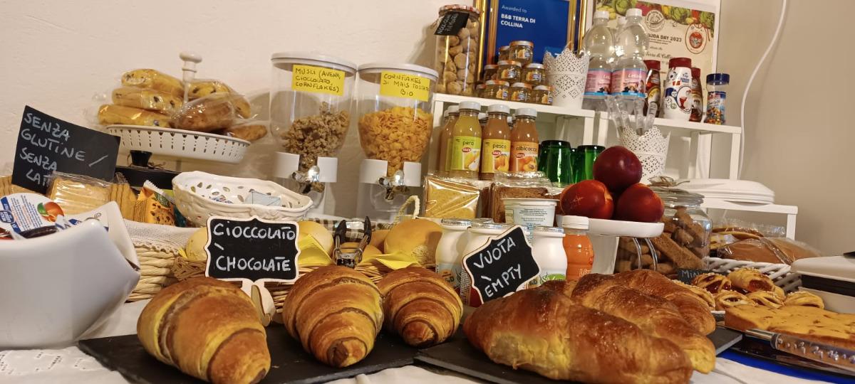 La colazione di B&B TERRA DI COLLINA
