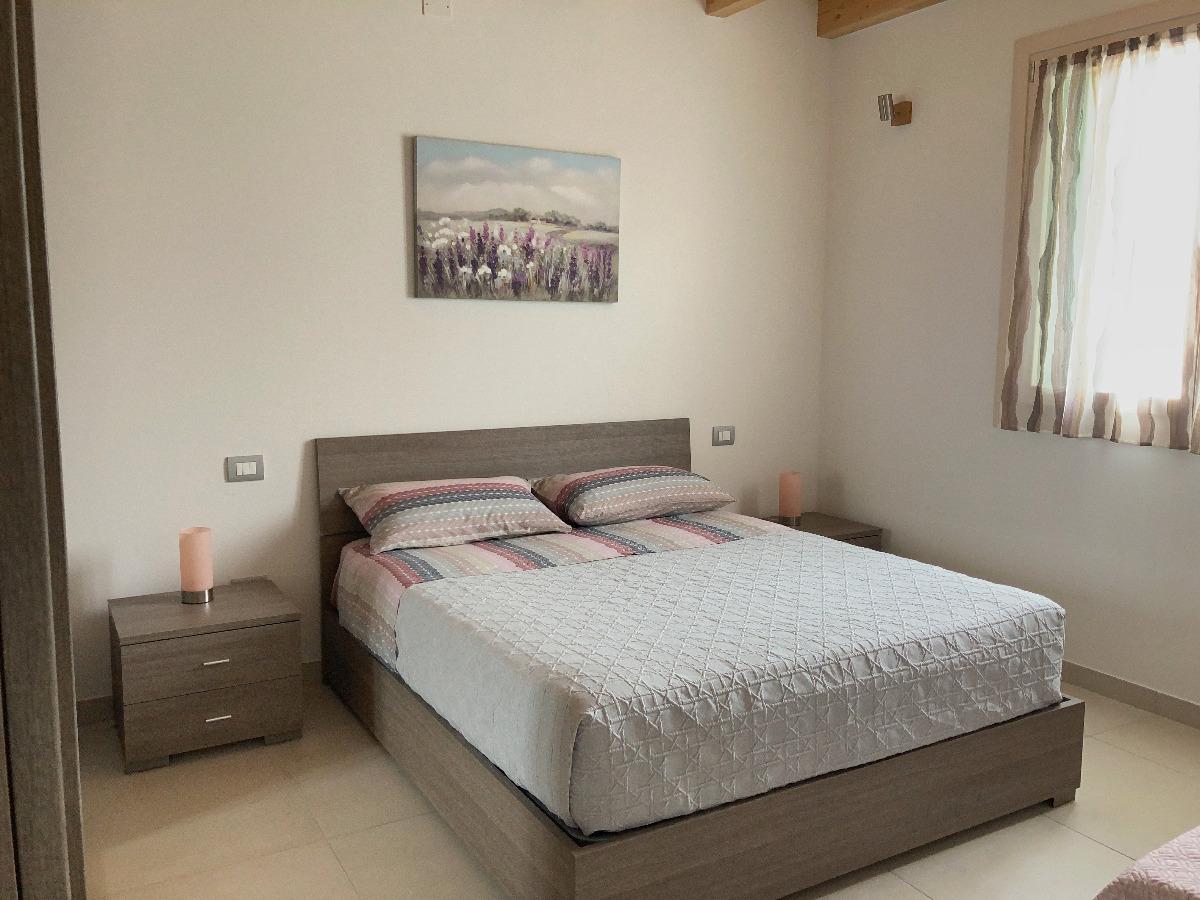 letto matrimoniale stanza 1