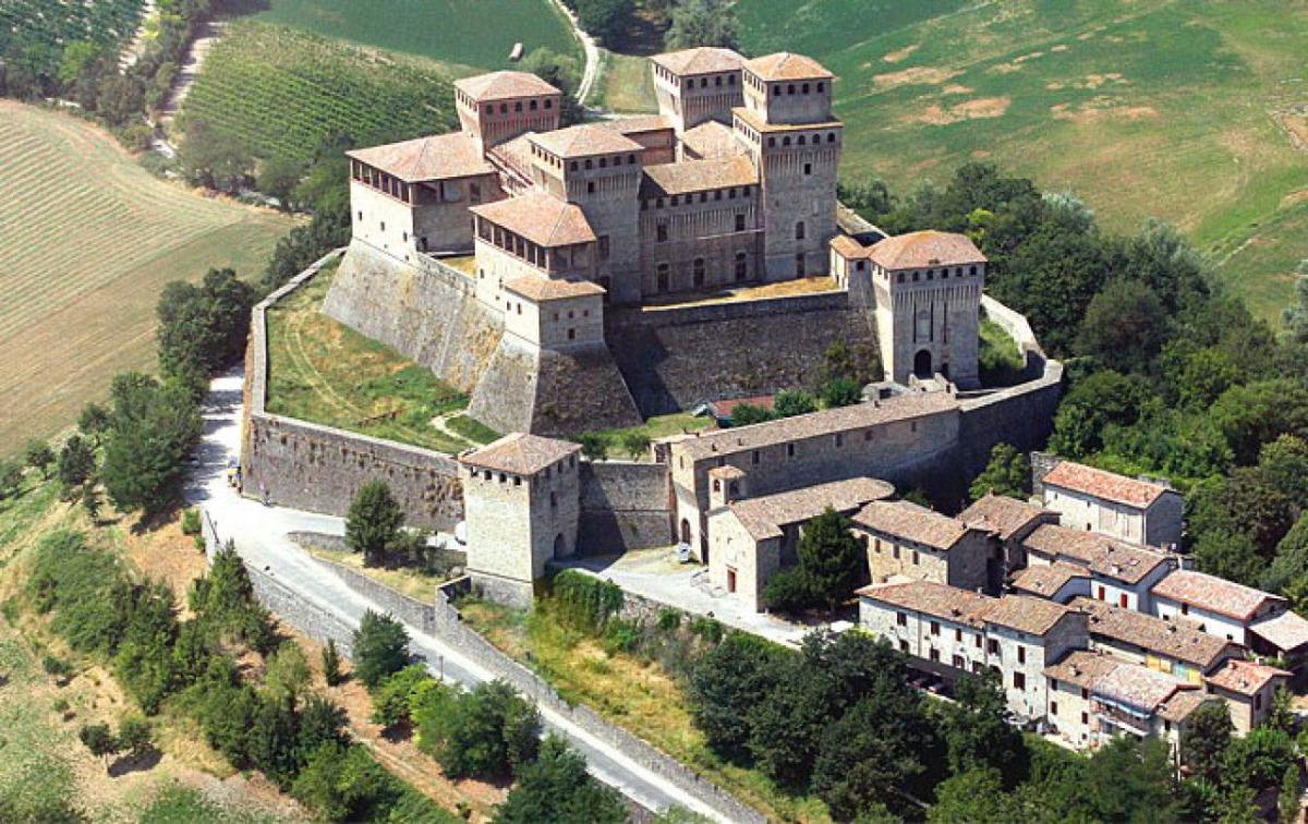 DINTORNI CASTELLO TORRECHIARA