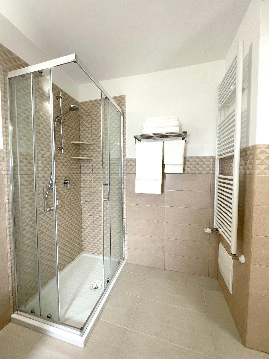 Camera doppia matrimoniale bagno