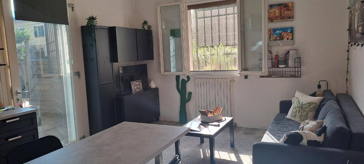 Soggiorno con mobile Smart TV