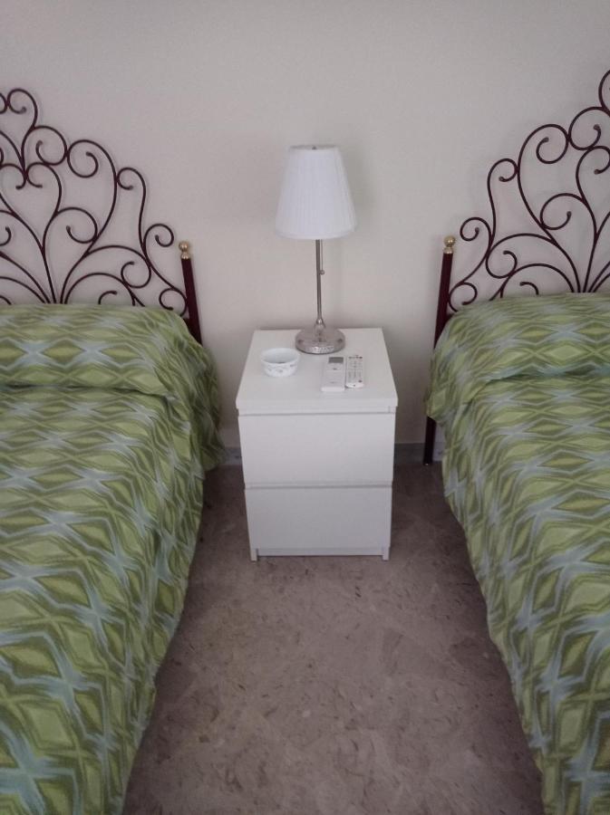 Camera Doppia con letti singoli e bagno privato interno