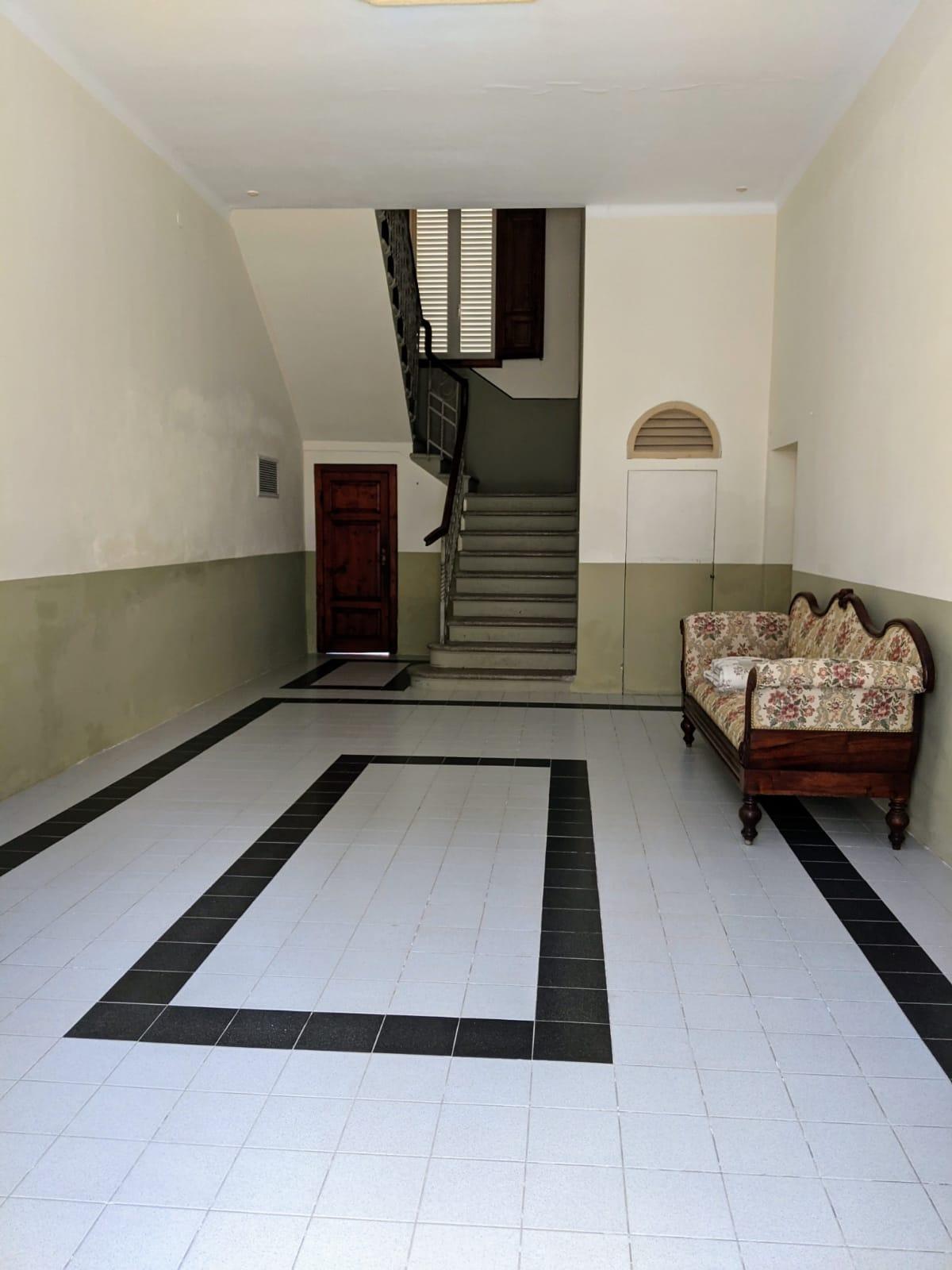 L'enorme androne del palazzo