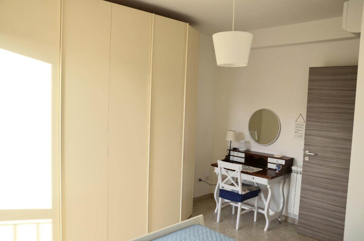 Armadio e scrittoio camera matrimoniale