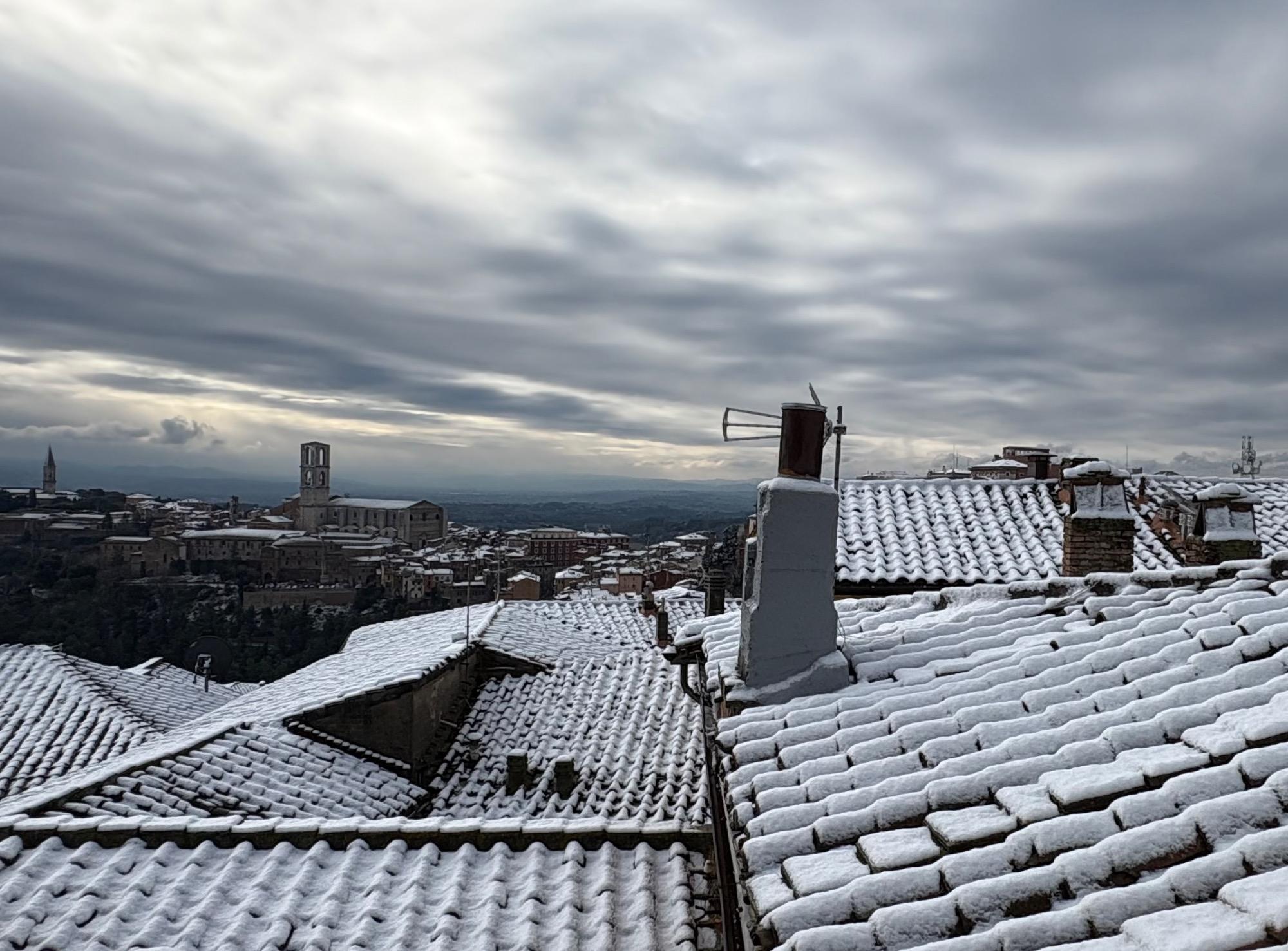 Neve sui tetti di Perugia