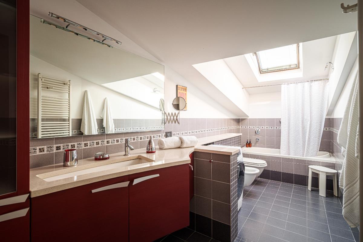 Bagno familiare con vasca