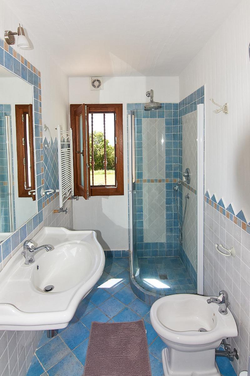bagno camera blu