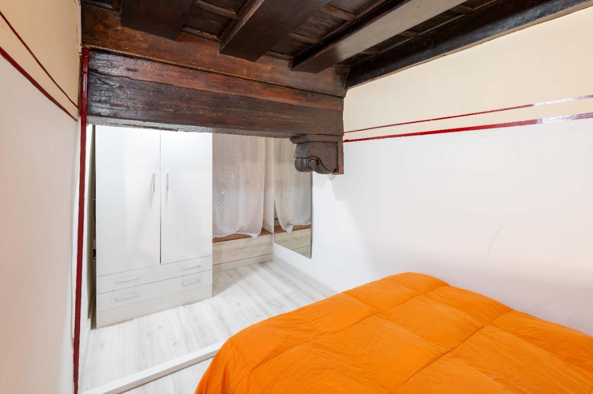 Camera soppalcata e zona lavanderia