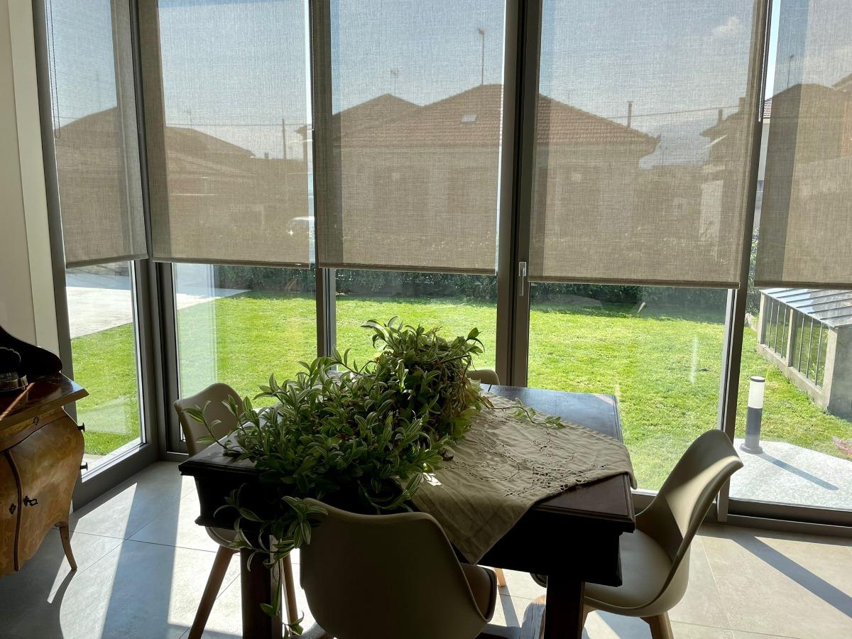 Tavolo colazione in serra-solare