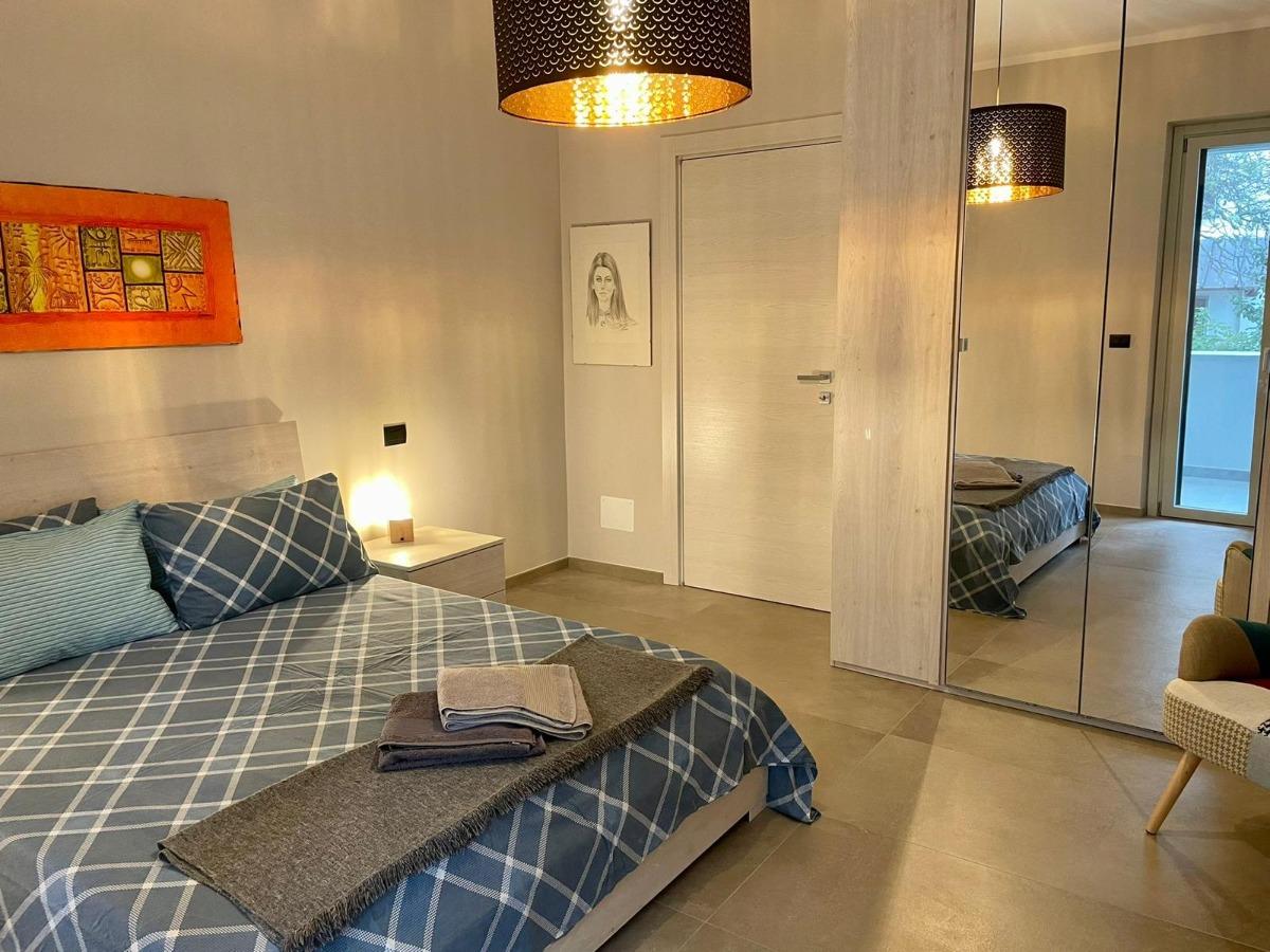 Letto, armadio e particolari vari