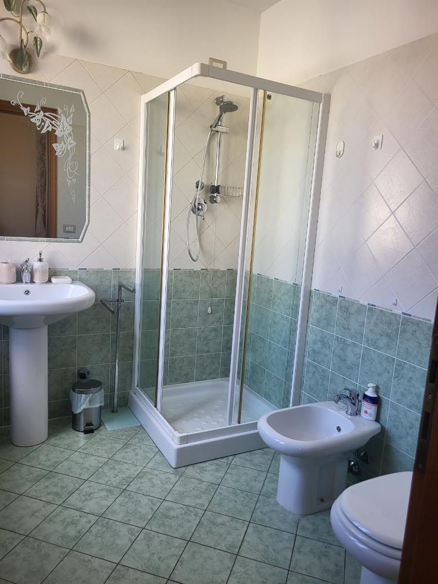 Bagno finestrato della camera Calla