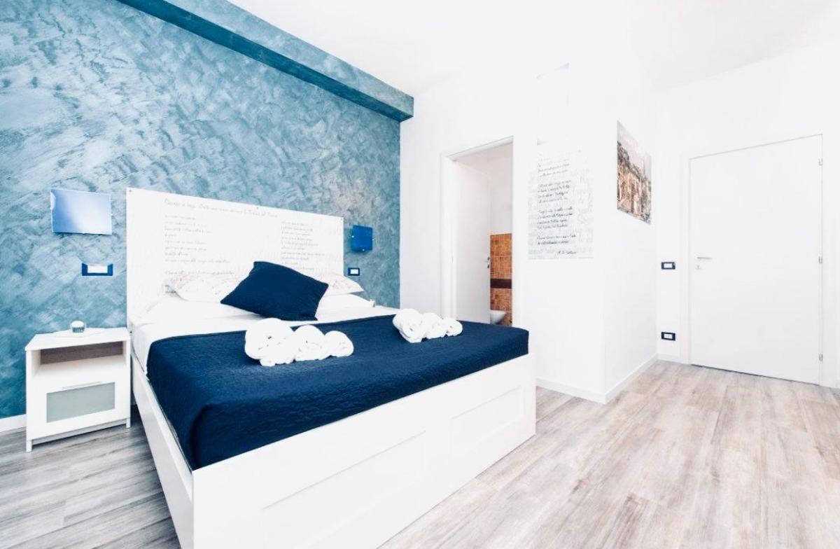 Camera da letto matrimoniale con bagno in camera appartamento primo piano