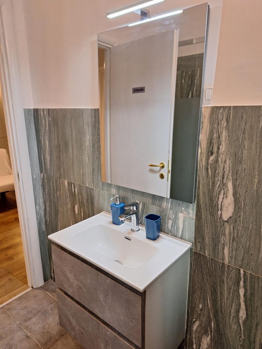 Bagno privato esterno a servizio della camera tripla primo piano