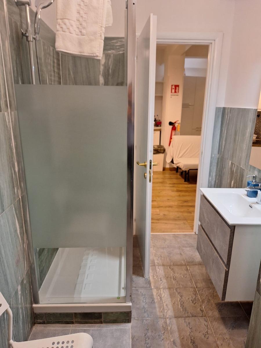 Bgano esterno della camera tripla appartamento 1 primo piano