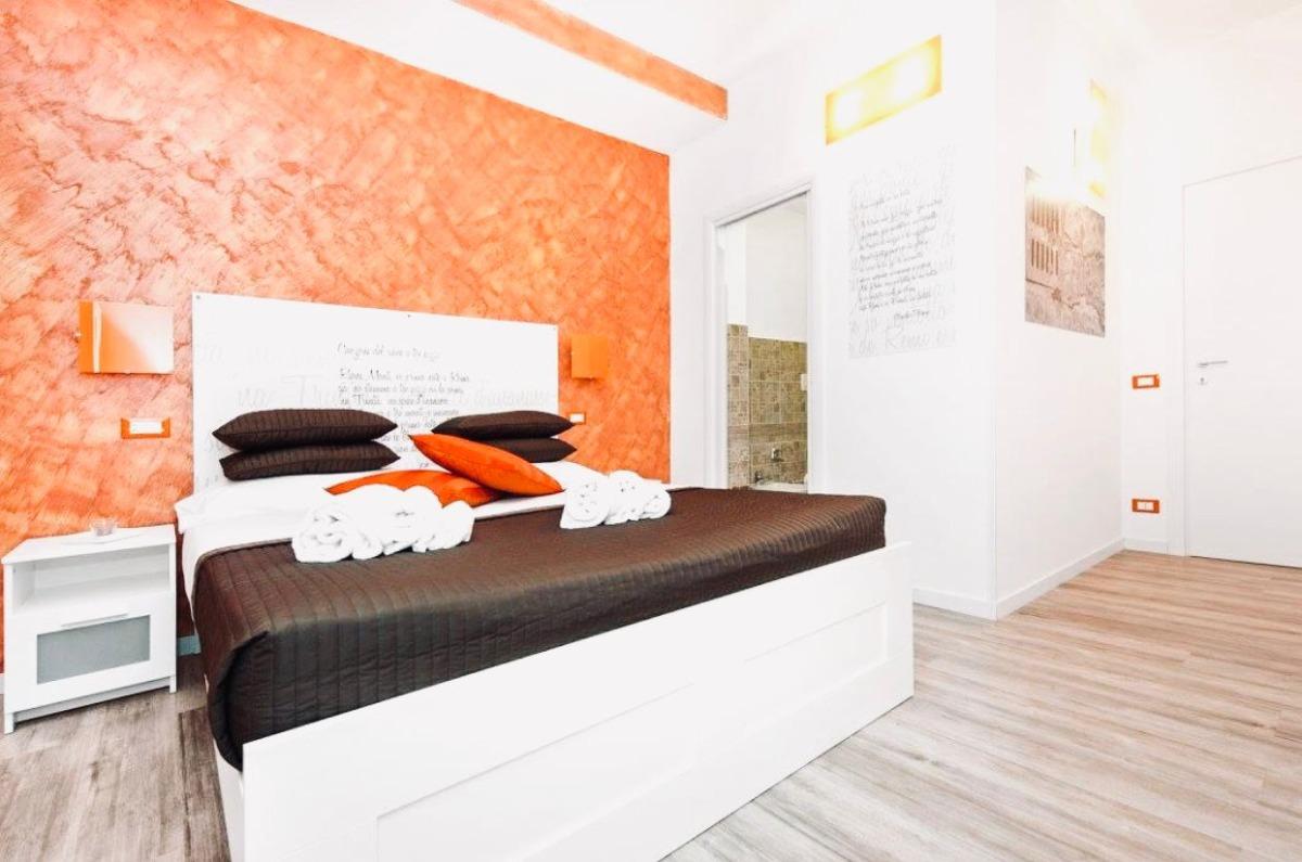 Camera da letto matrimoniale con bagno in camera appartamento primo piano