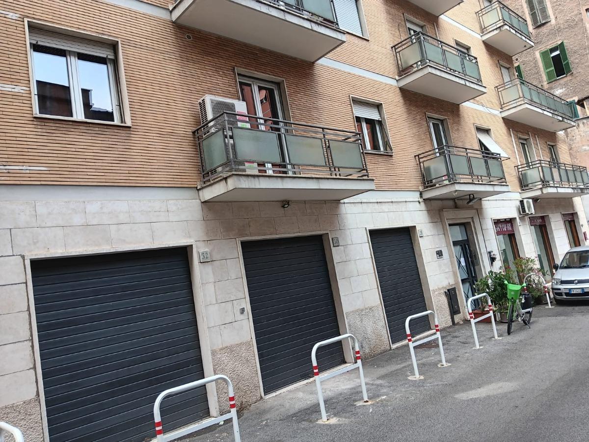 Palazzo in cui si vede il portone d'Ingresso di via sciacca n. 26 per raggiungere le nostre locazioni ai piani primo e secondo