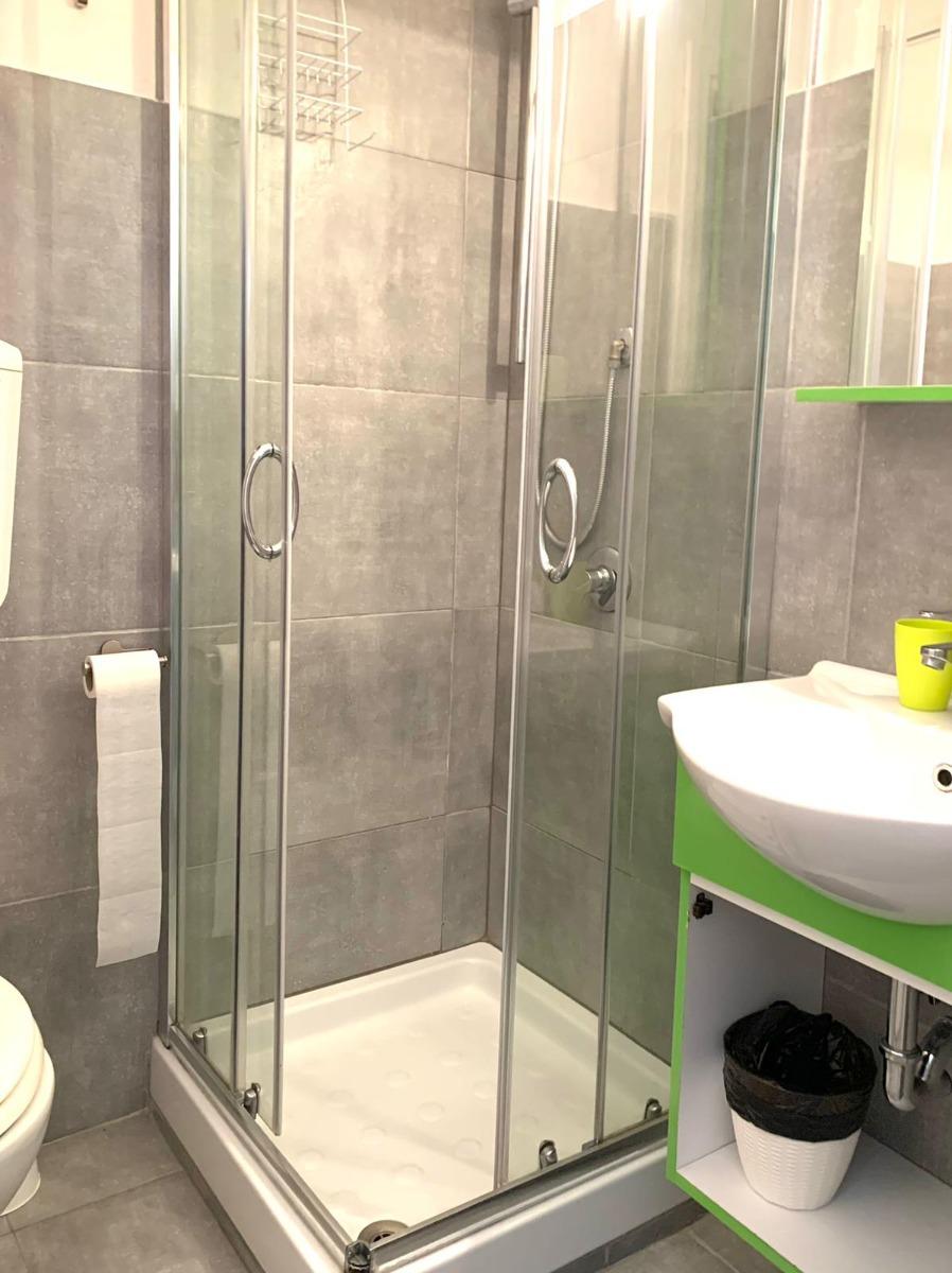 Bagno privato esterno a servizio della camera singola dell'appartamento del secondo piano