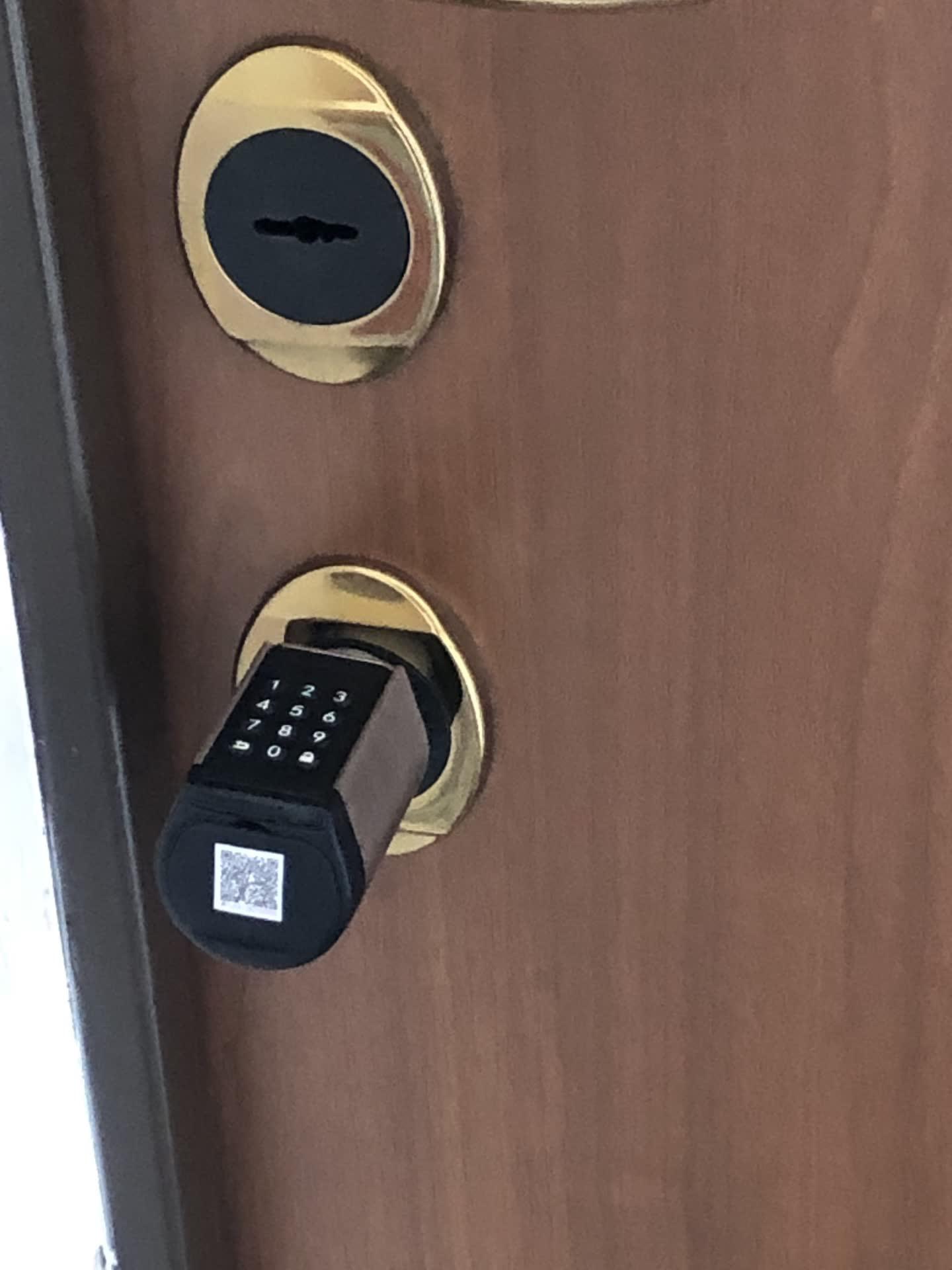 Porta d'ingresso con serratura elettronica