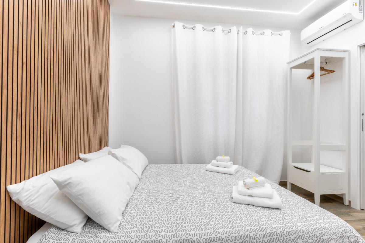 Comfortable Double Room with hotel like equipment.