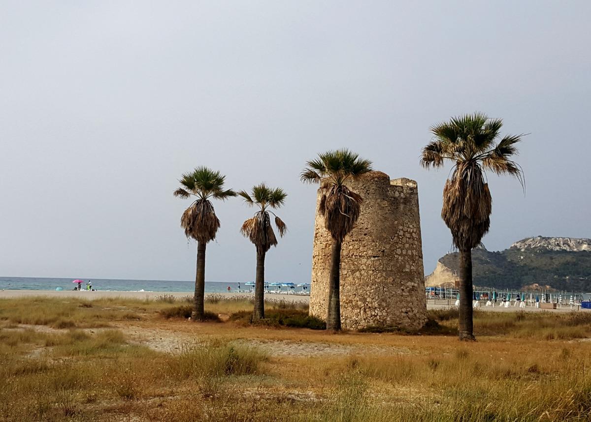 Poetto. Torre spagnola