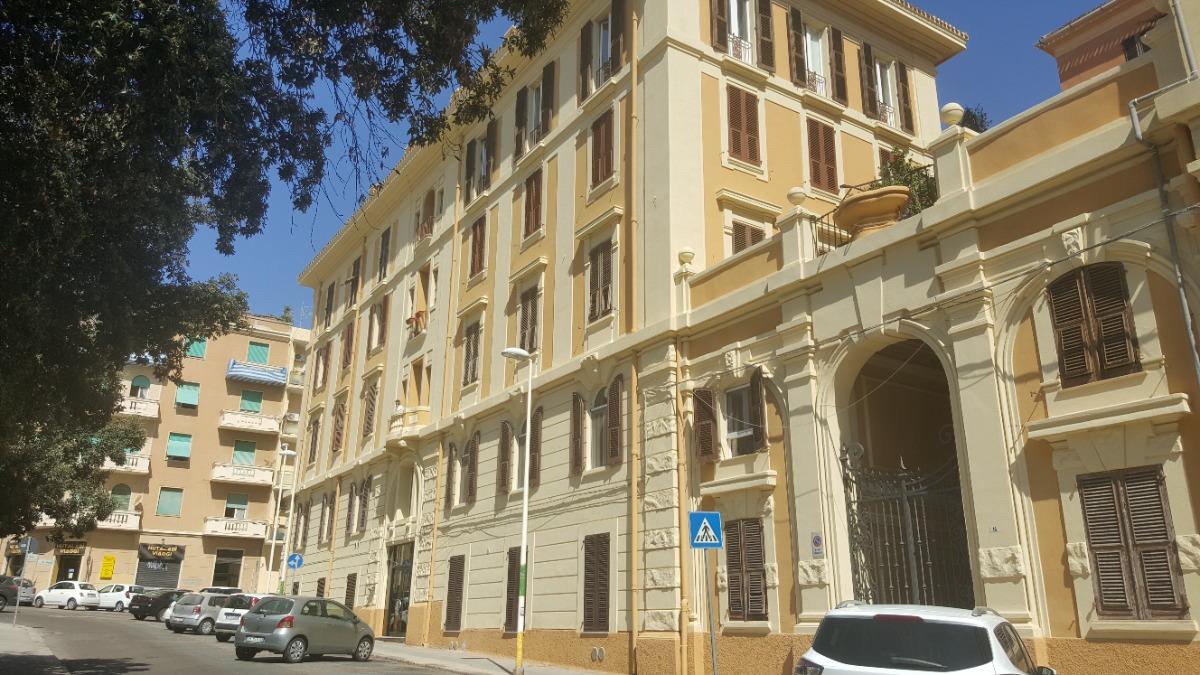 Palazzo storico in piazza Galilei facciata