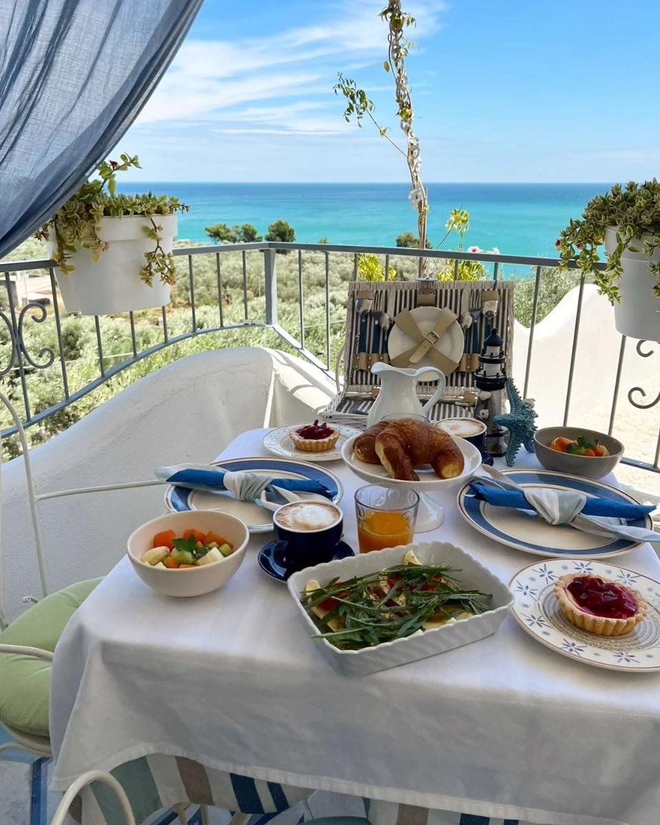 La colazione di DIMORA MEDITERRANEA B&B