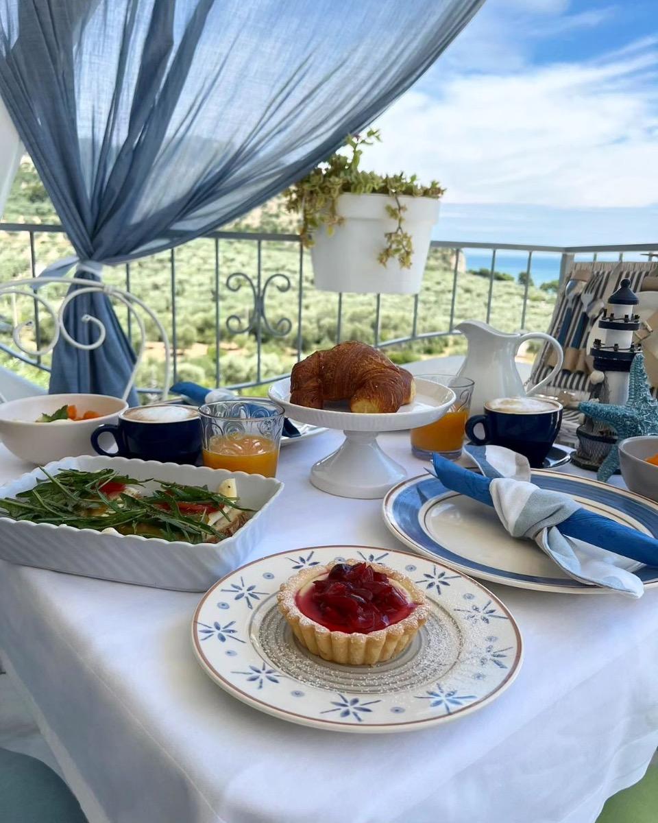 La colazione di DIMORA MEDITERRANEA B&B