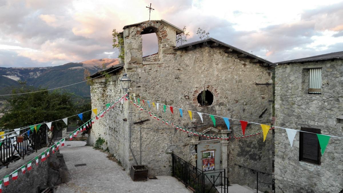Piazzetta di fronte la casa