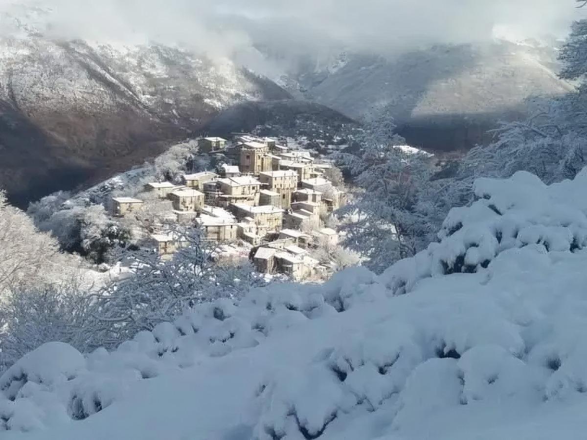 Paese Innevato