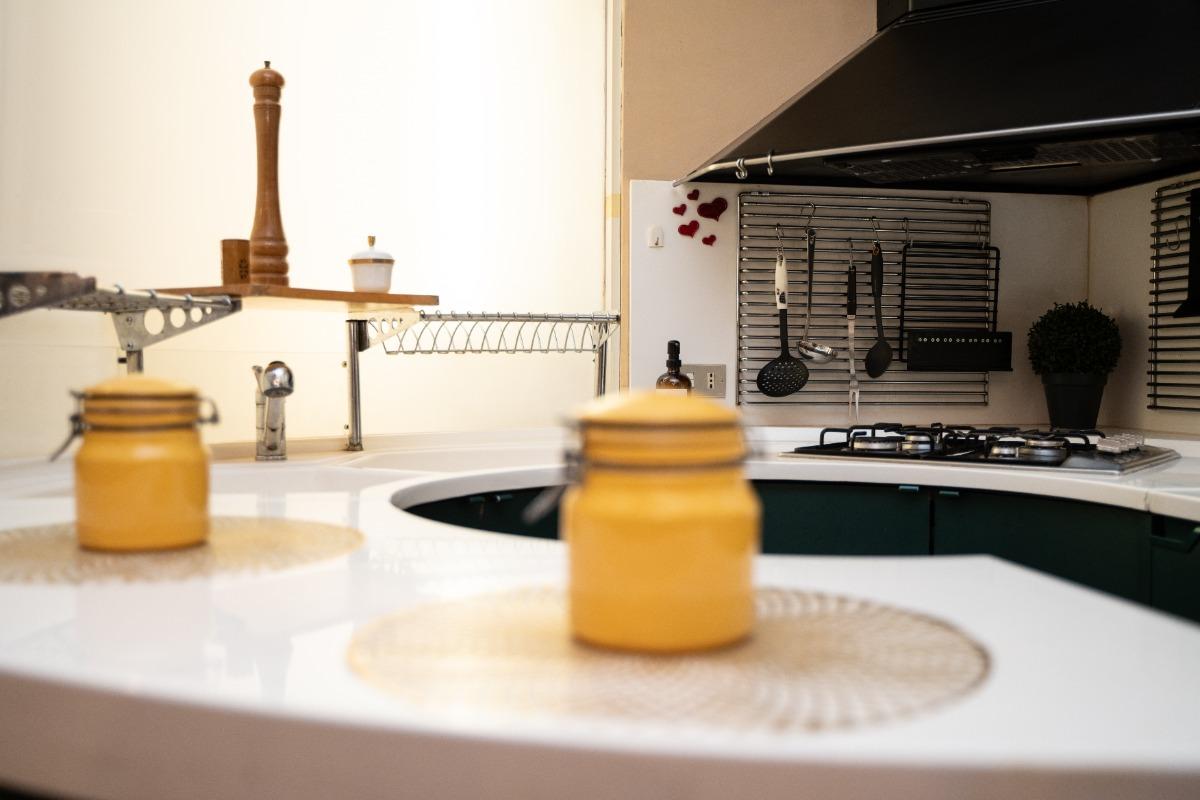 Dettagli di un'elegante cucina italiana