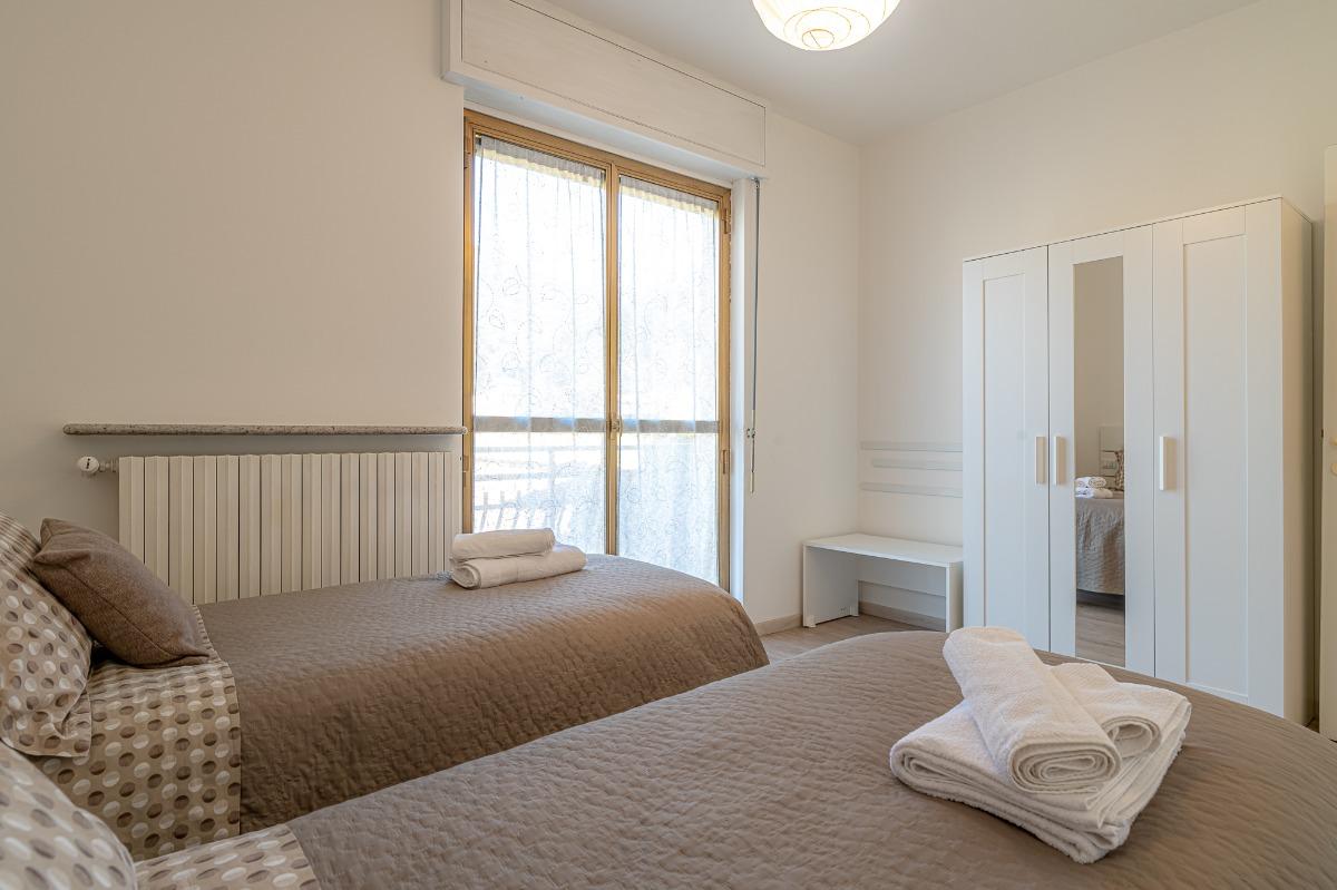 camera da letto con due letti singoli