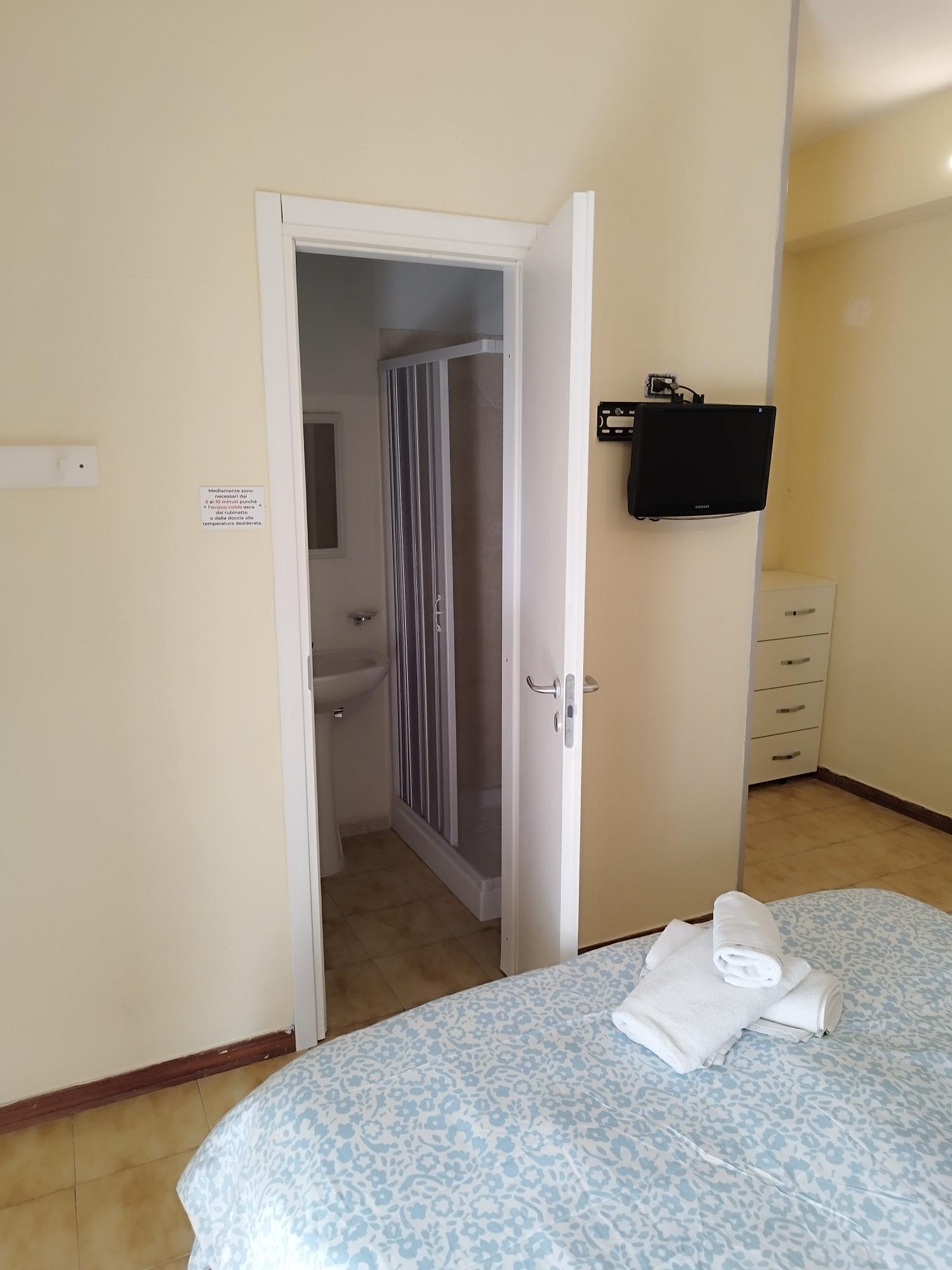 camera matrimoniale + letto aggiuntivo con bagno in camera