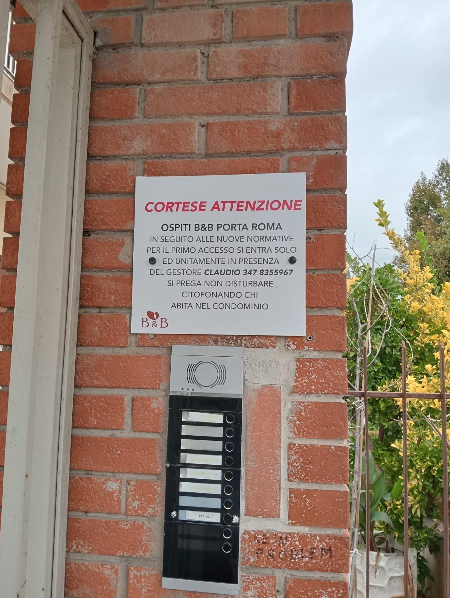 targa di cortesia con istruzioni per ospiti